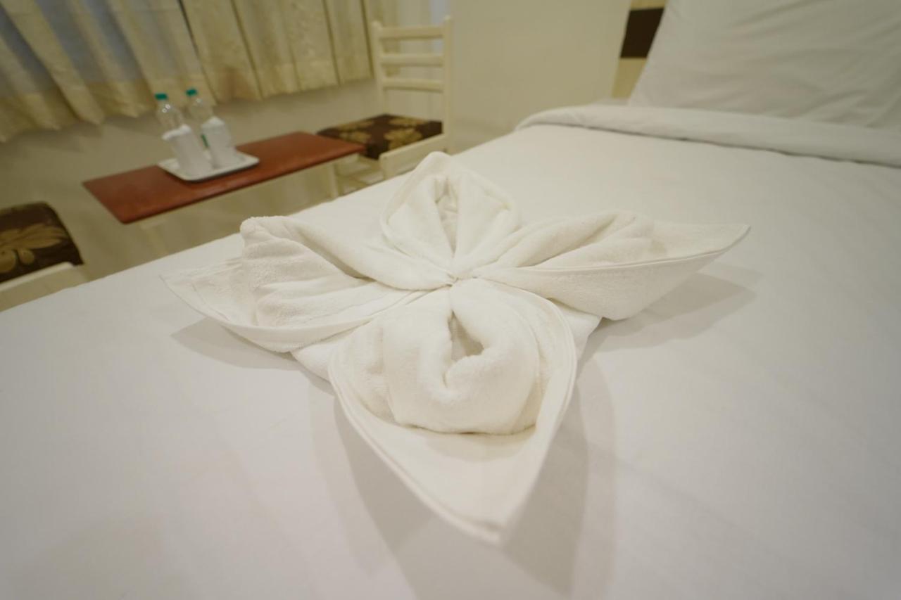 Hotel Palmyra Grand Inn Tirunelveli Bagian luar foto