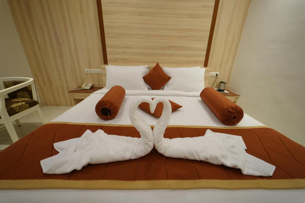 Hotel Palmyra Grand Inn Tirunelveli Bagian luar foto