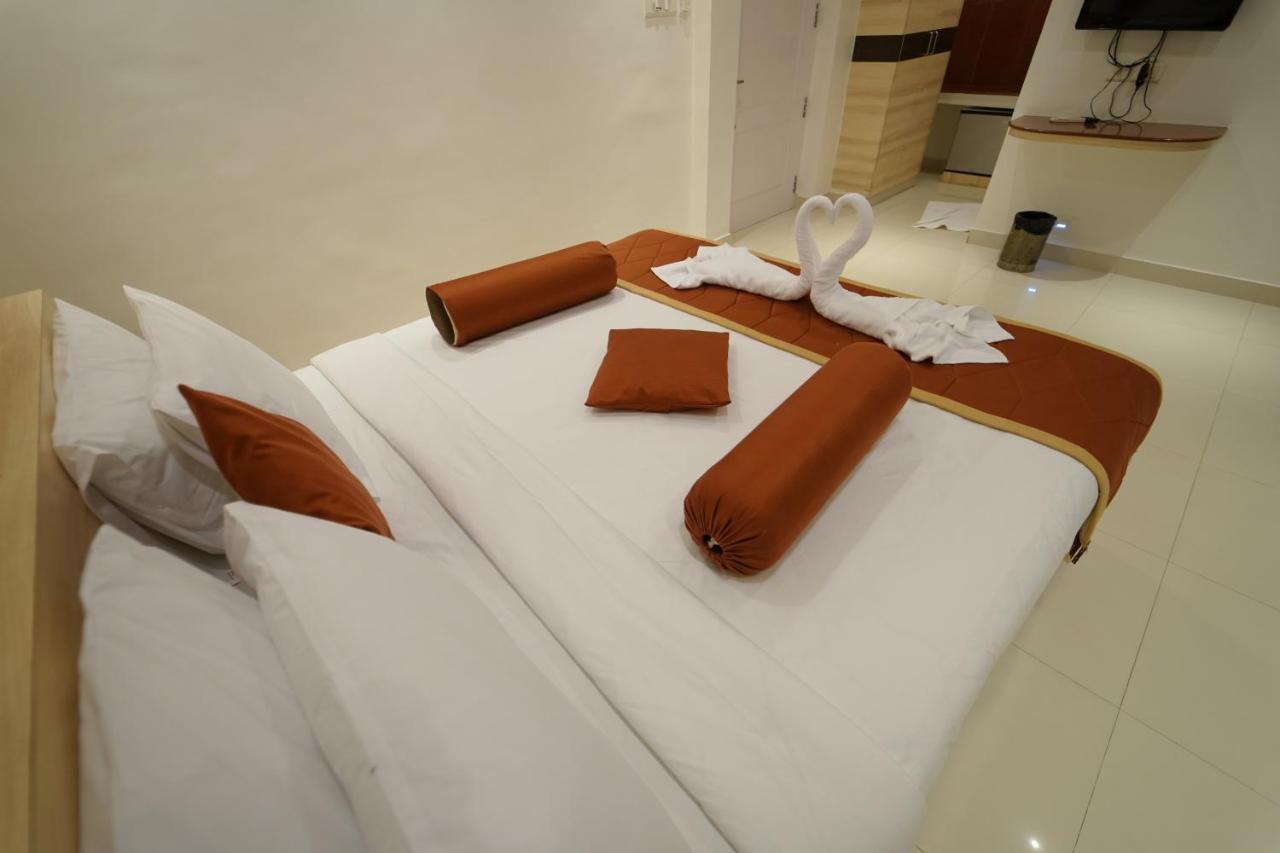 Hotel Palmyra Grand Inn Tirunelveli Bagian luar foto