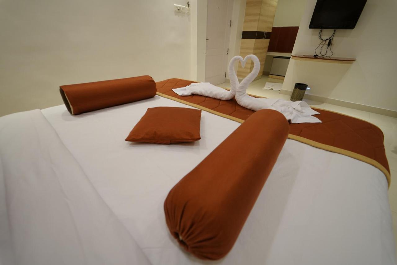 Hotel Palmyra Grand Inn Tirunelveli Bagian luar foto