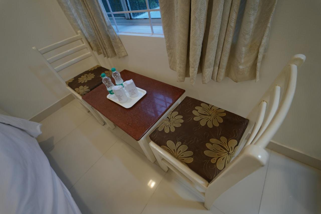 Hotel Palmyra Grand Inn Tirunelveli Bagian luar foto