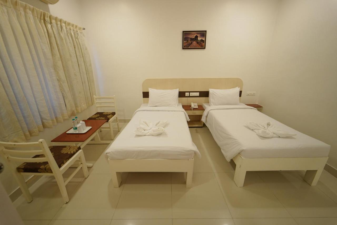 Hotel Palmyra Grand Inn Tirunelveli Bagian luar foto