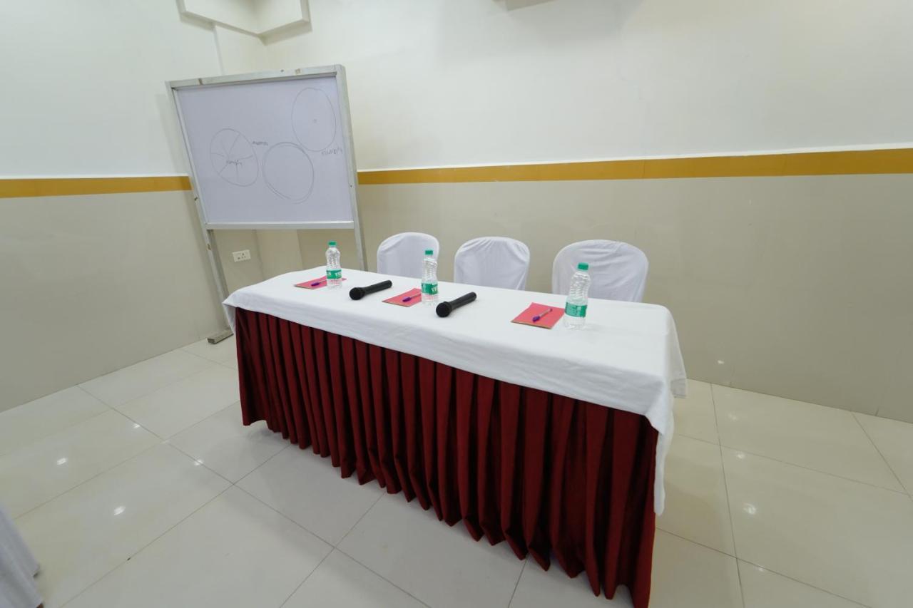 Hotel Palmyra Grand Inn Tirunelveli Bagian luar foto