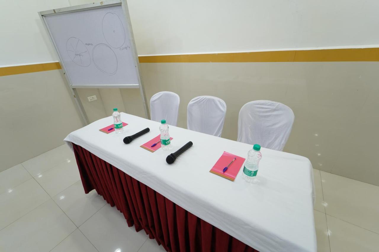 Hotel Palmyra Grand Inn Tirunelveli Bagian luar foto