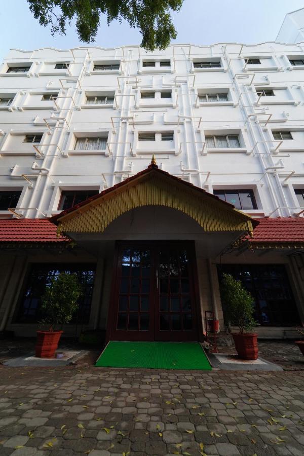 Hotel Palmyra Grand Inn Tirunelveli Bagian luar foto