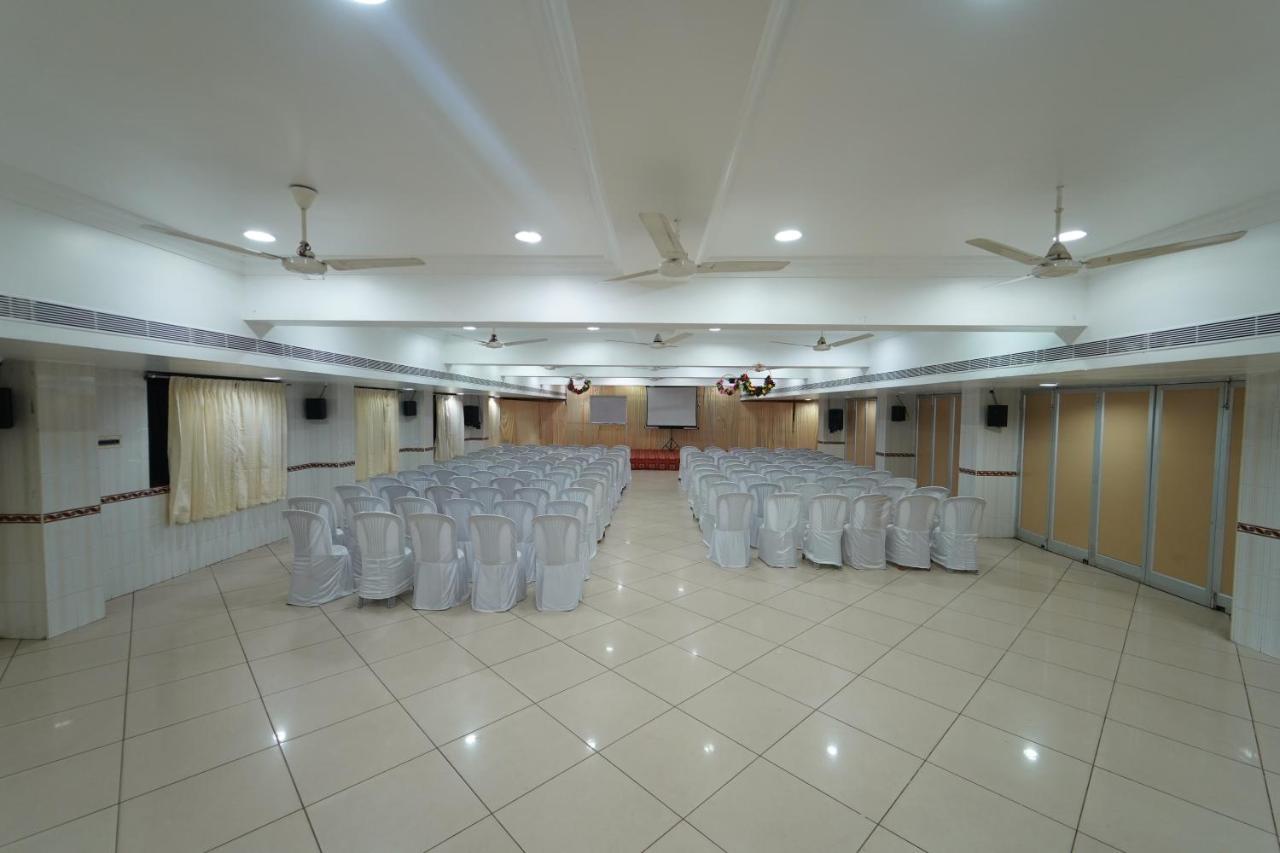 Hotel Palmyra Grand Inn Tirunelveli Bagian luar foto