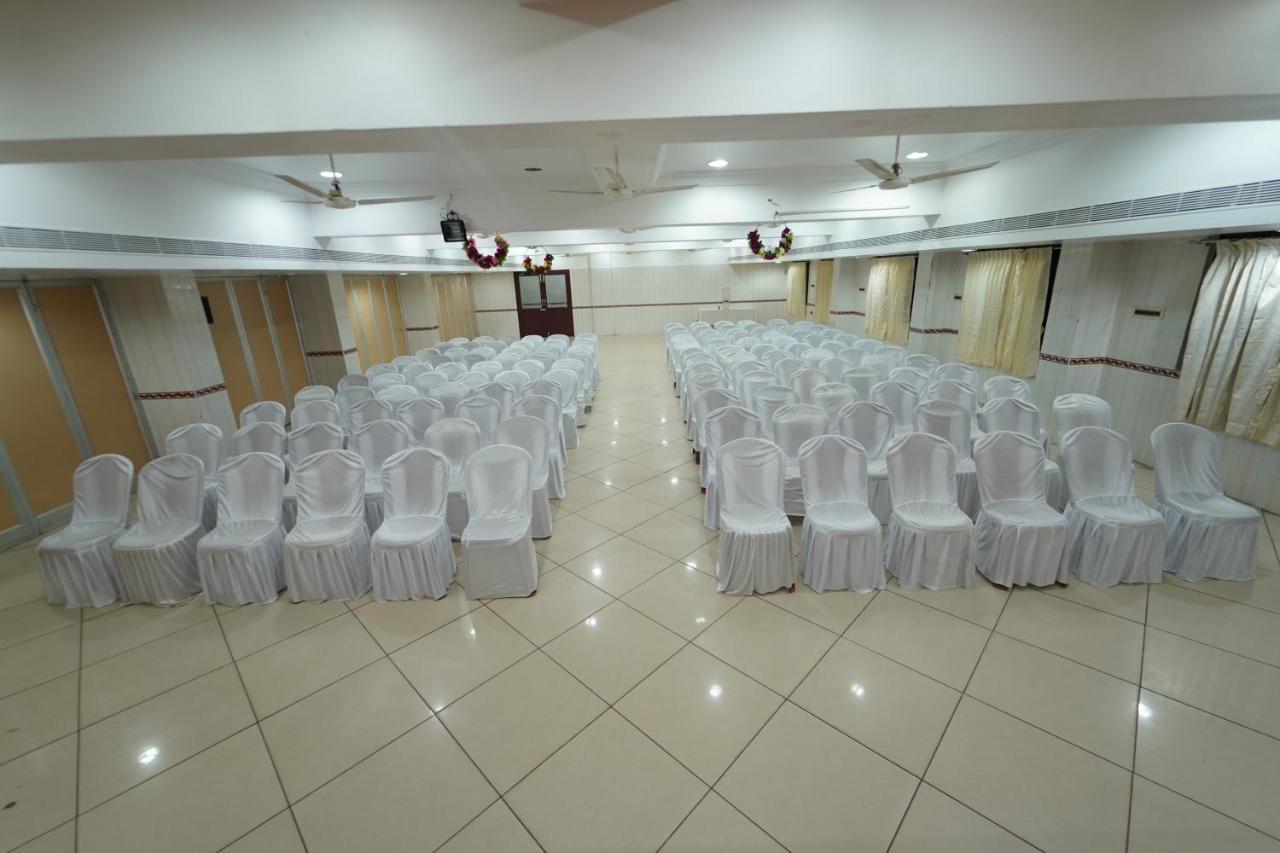 Hotel Palmyra Grand Inn Tirunelveli Bagian luar foto