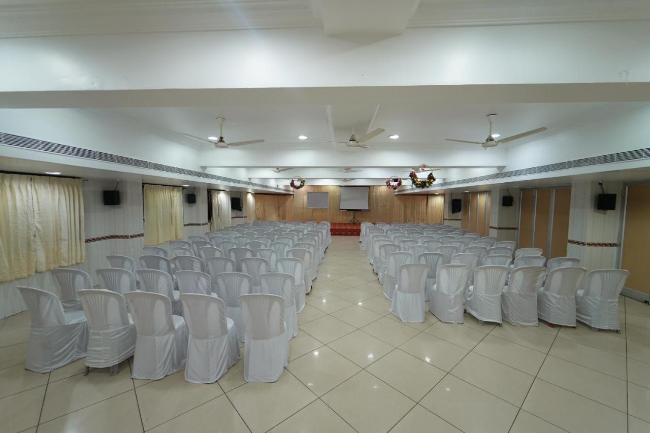 Hotel Palmyra Grand Inn Tirunelveli Bagian luar foto