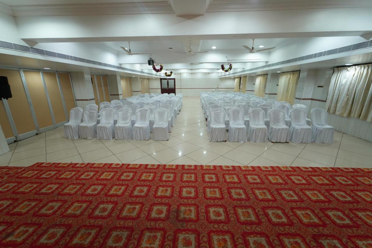Hotel Palmyra Grand Inn Tirunelveli Bagian luar foto